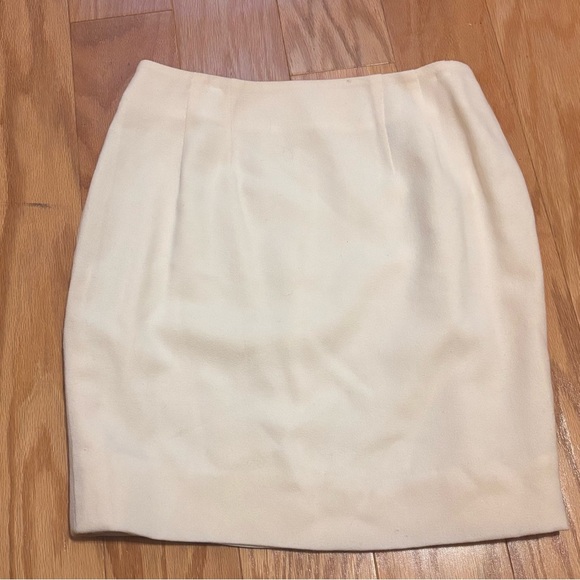 Valerie Stevens Collection Womens Size 4 Ivory Short 100% Pure Wool Skirt - Picture 1 of 4